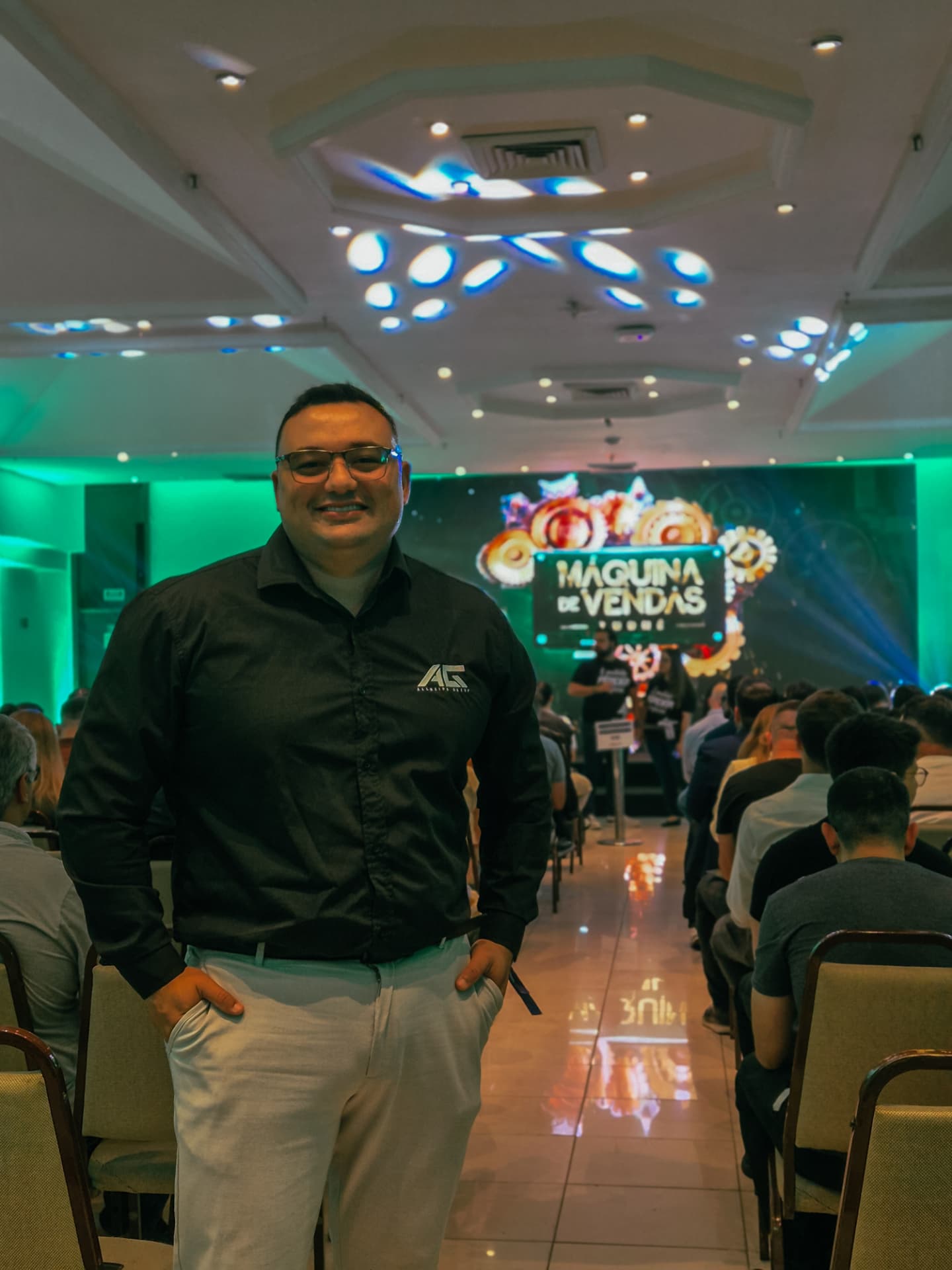 Participação da Allmeida Group em evento Máquina de Vendas com empresários e equipes comerciais